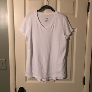White cotton v-neck tee